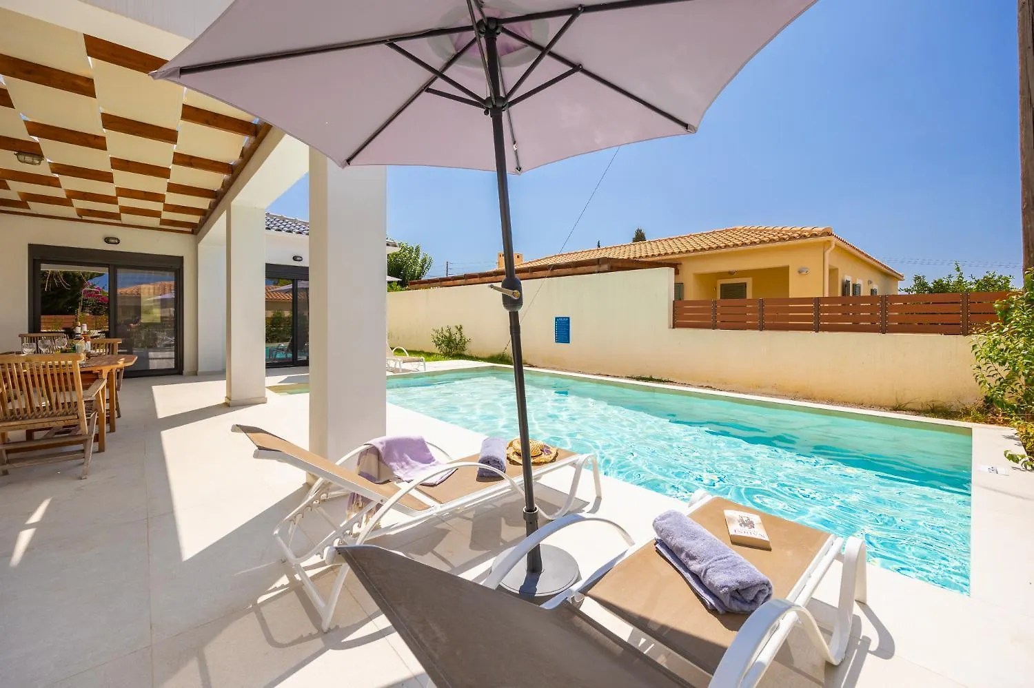 Villa Petra Trapezaki