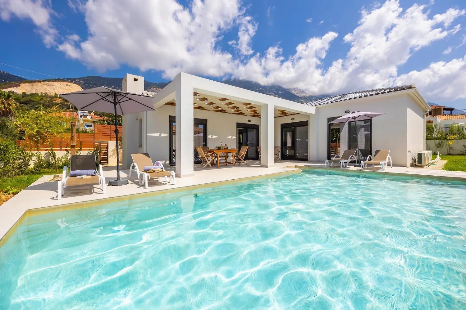 Villa Petra Trapezaki